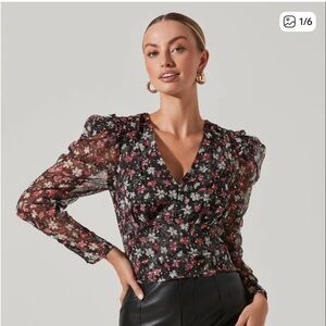 ASTR the Label Beverly Printed Puff Sleeve Top Blouse Black Red Ditsy Size S